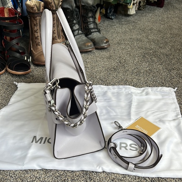 MICHAEL MICHAEL KORS
Carmen Medium Faux Leather Belted Satchel - Picture 4 of 7